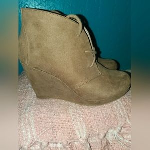 Size 7, brown